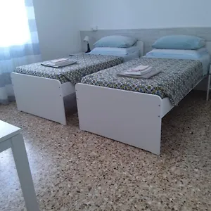  Pensión Verona Est S. Pietro Italia